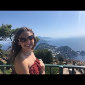 Meet your Posher, Gillian